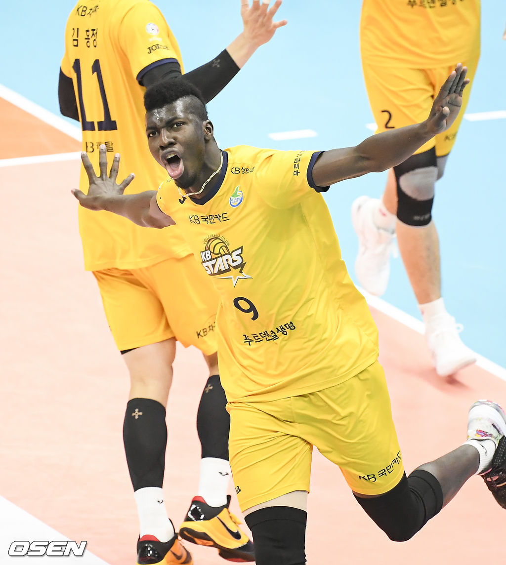 2세트 KB손해보험 케이타가 득점 후 세리머니를 하고 있다. / soul1014@osen.co.kr