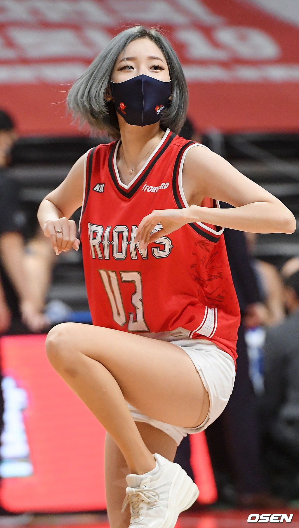 치어리더 서현숙이 ‘2020-2021 현대모비스 프로농구’ 오리온과 KCC의 경기에서 공연을 펼치고 있다. /rumi@osen.co.kr