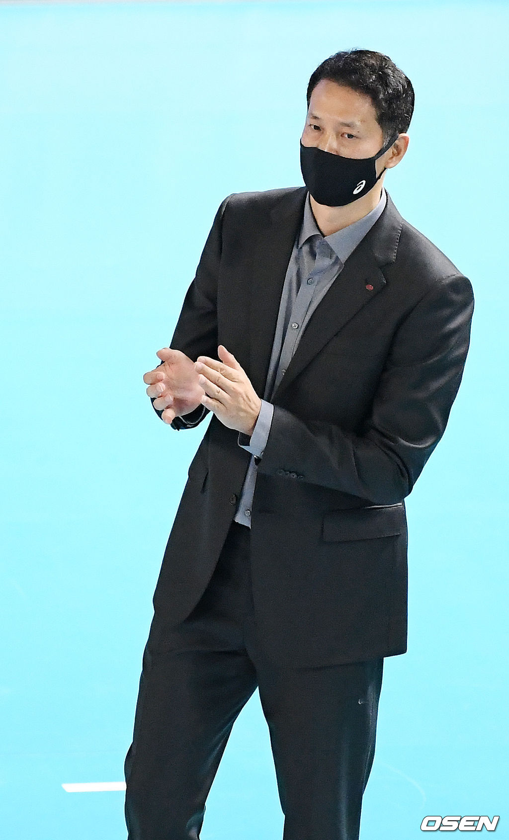 한국전력 장병철 감독이 박수를 보내고 있다./ rumi@osen.co.kr