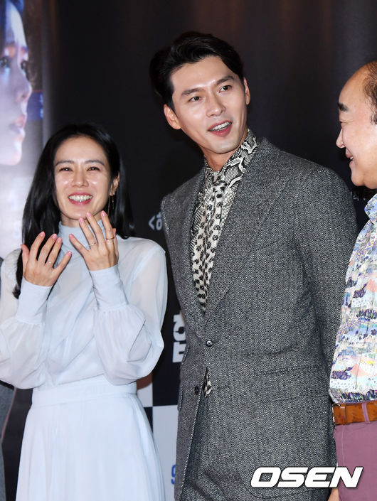 17일 오후 오후 서울 한강로 CGV용산에서 열린 영화 '협상' VIP시사회 레드카펫 행사에서 현빈과 손예진이 참석하고 있다. /rumi@osen.co.kr