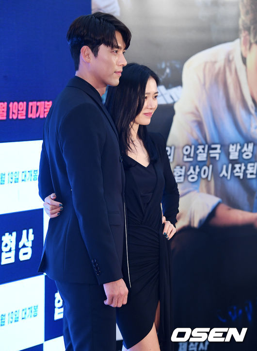 3일 오후 서울 삼성동 코엑스 라이브플라자에서 열린 영화 '협상' 쇼케이스에서 배우 현빈, 손예진이 포토타임을 하고 있다. /jpnews@osen.co.kr