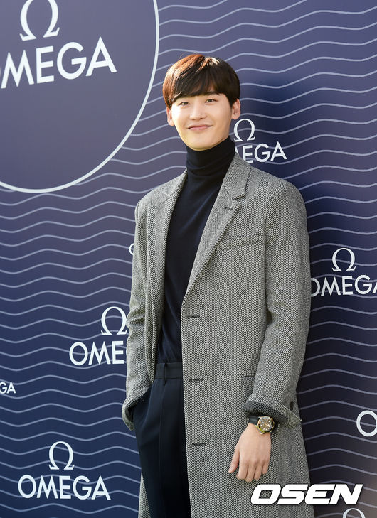 배우 이종석이 2일 오전 서울 삼성동 코엑스에서 열린 '오메가' 포토행사에 참석해 포즈를 취하고 있다. /jpnews@osen.co.kr