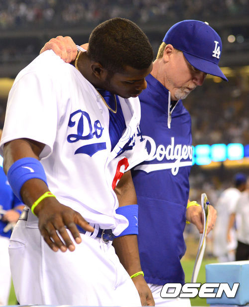 경기종료 후 맥과이어 코치가 푸이그를 격려하고 있다/ soul1014@osen.co.kr 