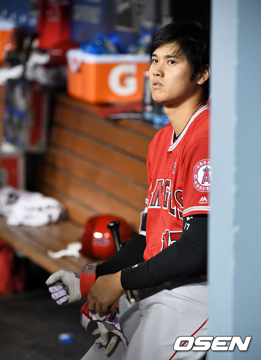 5회초 에인절스 오타니가 더그아웃에서 대타를 준비하고 있다. /jpnews@osen.co.kr