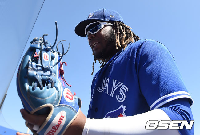 경기 시작을 앞두고 토론토 블라디미르 게레가 동료들에게 파이팅을 전하고 있다. / dreamer@osen.co.kr