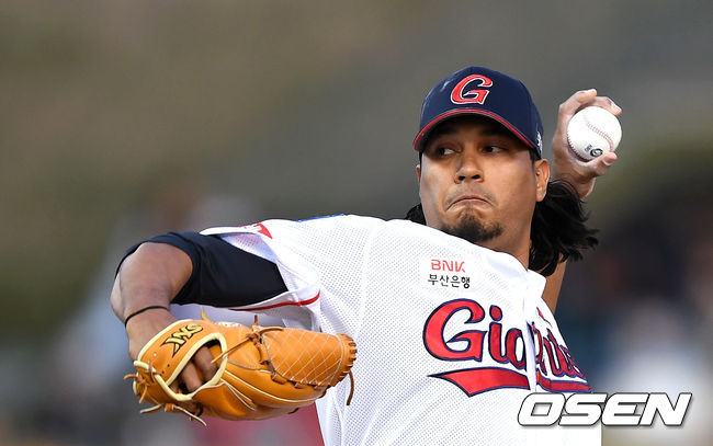 롯데 듀브론트가 역투하고 있다. /jpnews@osen.co.kr