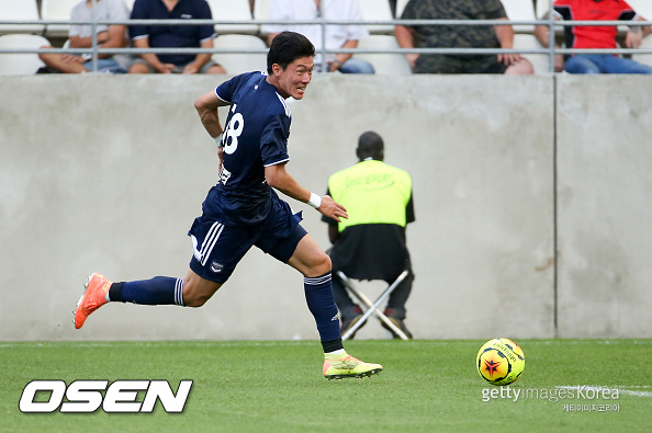 REIMS, FRANCE - AUGUST 8: Ui-jo Hwang of Bordeaux during the pre-season friendly match between Stade de Reims and FC Girondins Bordeaux at Stade Auguste Delaune on August 8, 2020 in Reims, France. (Photo by Jean Catuffe/Getty Images)