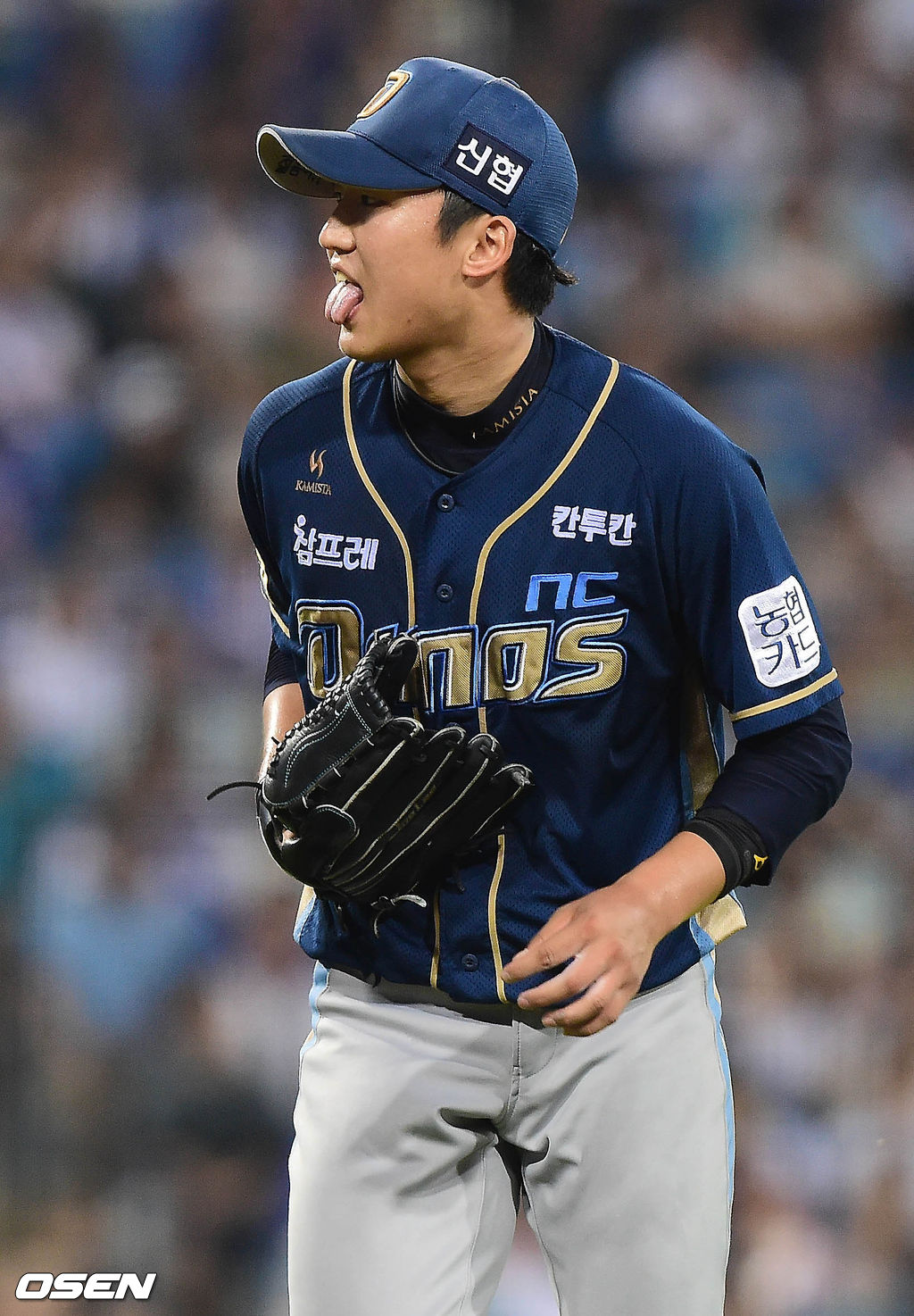 28일 오후 대구 삼성 라이온즈 파크에서 열린 '2016 타이어뱅크 KBO 리그' 삼성 라이온즈와 NC 다이노스의 경기 4회말을 마친 구창모가 덕아웃으로 향하고 있다. / baik@osen.co.kr