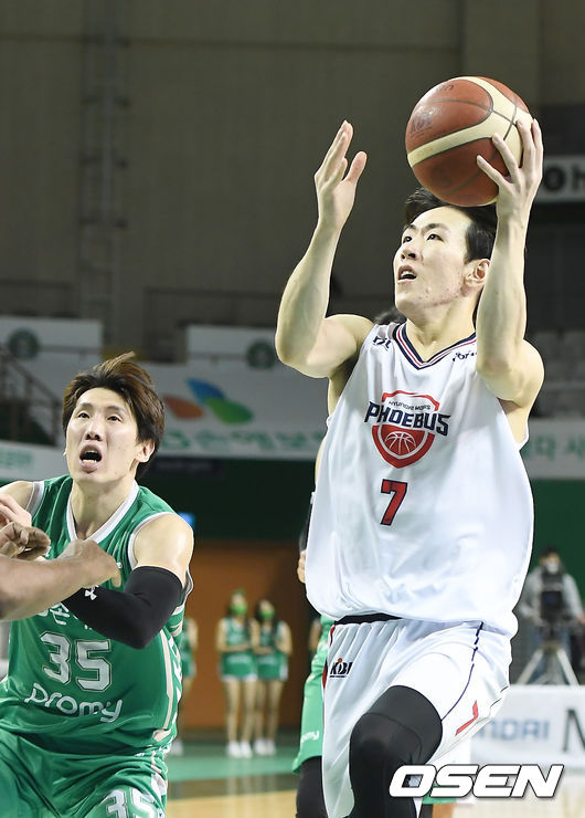 4쿼터 현대모비스 서명진이 레이업을 하고 있다. /youngrae@osen.co.kr