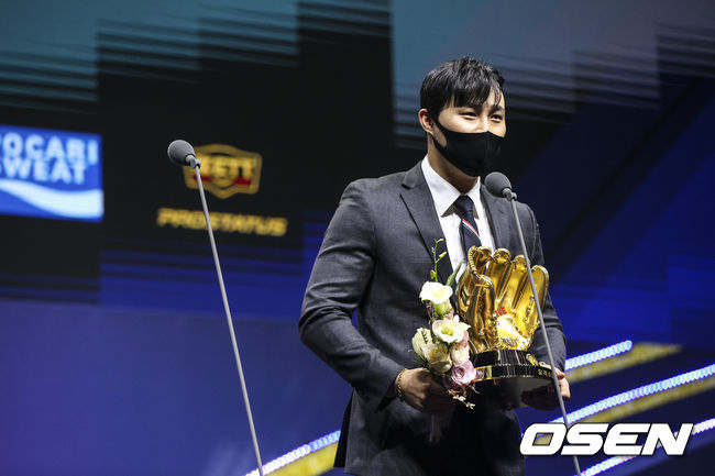 [OSEN=사진팀] 2020년 KBO 골든글러브 유격수 부문 수상자 김하성.
