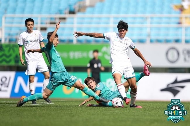 김학범호에 발탁된 이정문(우) [사진] 프로축구연맹 제공