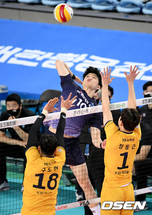 15일 오후 인천 계양체육관에서 '도드람 2020-2021 V리그' 남자부 대한항공과 KB손해보험의 경기가 열렸다.2세트 대한항공 정지석이 강타를 하고 있다./ ksl0919@osen.co.kr
