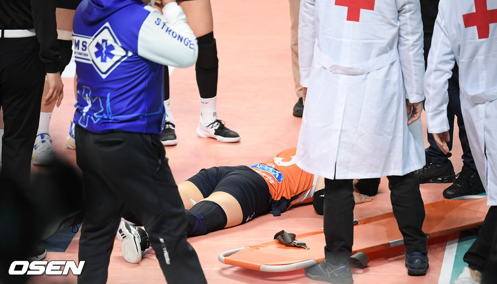 김주향과 충돌 후 쓰러진 신연경