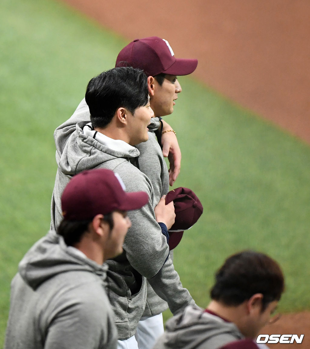 김하성과 이정후가 훈련을 하고 있다. /jpenws@osen.co.kr