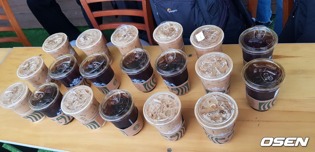 신세계 그룹에서 SK 와이번스 선수단을 위해 캠프 기간 커피 등 음료를 제공한다.