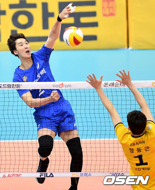 1세트 한국전력 박철우가 스파이크를 때리고 있다. / youngrae@osen.co.kr