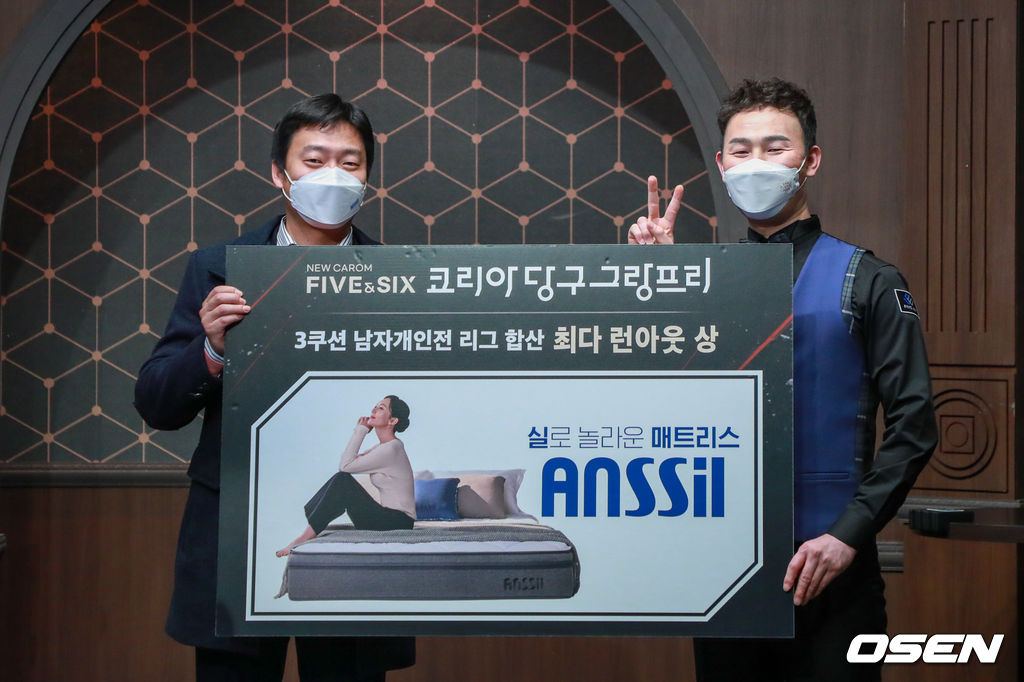 [사진]앤씰 이호영 기획조정본부팀장(왼쪽)과 최완영 /파이브앤식스 제공