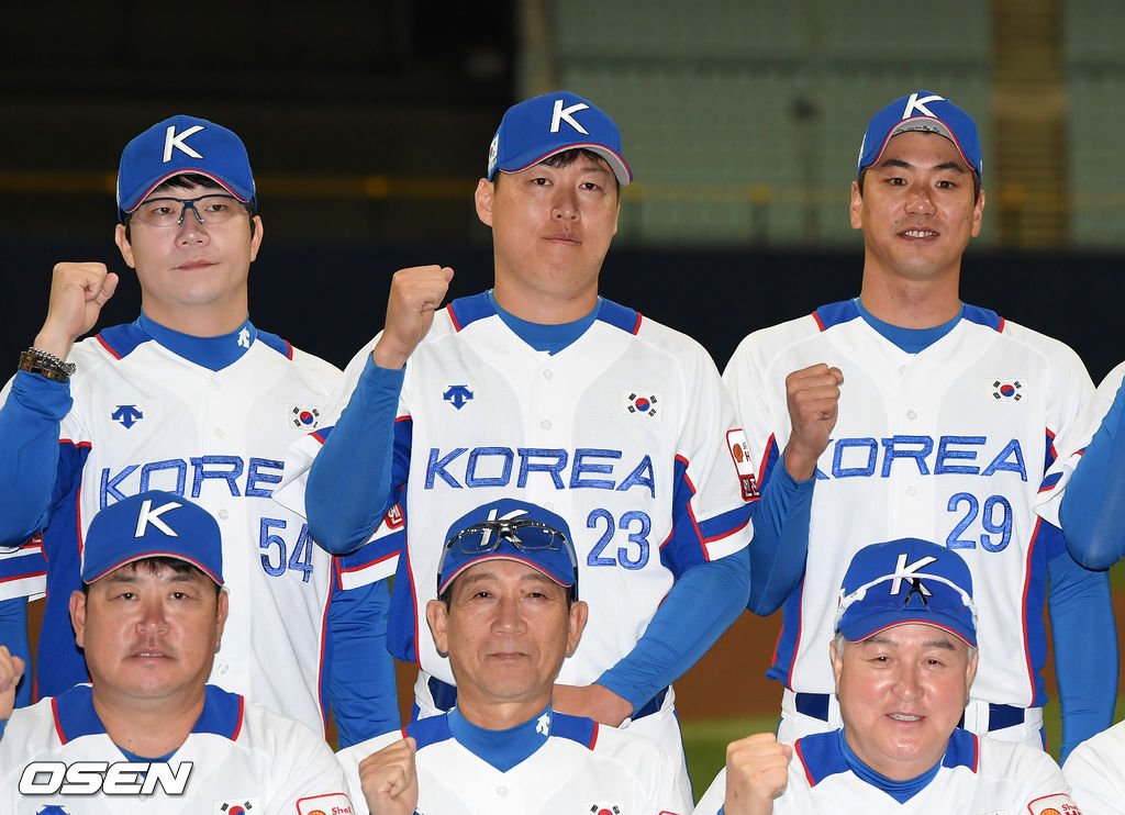 양현종, 차우찬, 김광현이 기념촬영을 하고 있다. /sunday@osen.co.kr