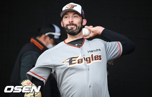 한화 카펜터가 불펜투구를 하고 있다. / soul1014@osen.co.kr