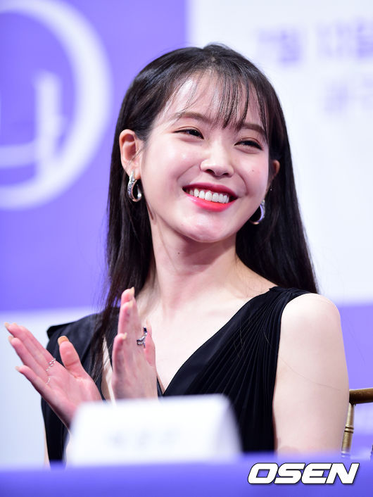 배우 이지은이 참석해 간담회를 하며 미소짓고 있다. /jpnews@osen.co.kr
