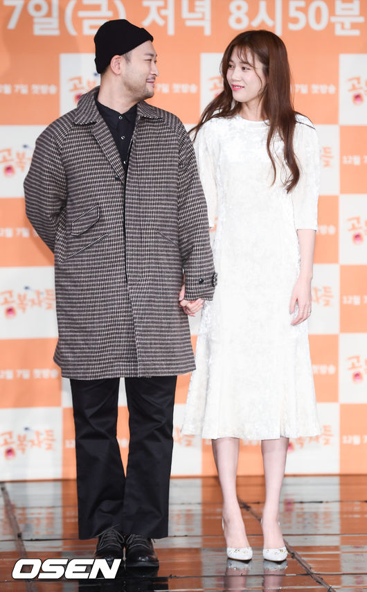 6일 서울 상암동 MBC 골든마우스홀에서 진행된 예능 '공복자들' 제작발표회에서 권다현-미쓰라 부부가 포즈를 취하고 있다. / soul1014@osen.co.kr