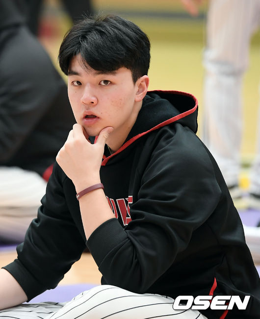 LG 이민호가 훈련을 하고 있다. /cej@osen.co.kr