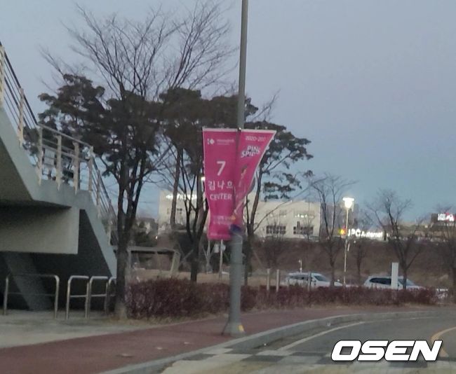 흥국생명의 ‘쌍둥이’ 스타들의 흔적이 지워지고 있다.