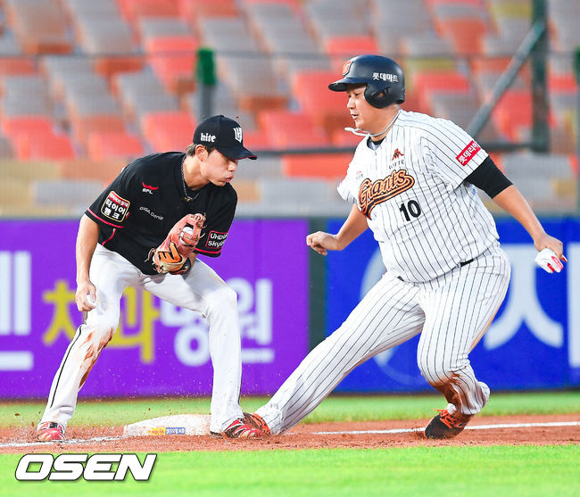 롯데 자이언츠와 kt 위즈의 경기, 1회말 1사 롯데 강민호 타석때 2루 주자 이대호가 도루 성공하고 있다. / soul1014@osen.co.kr