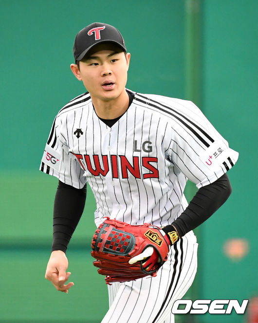 LG 신인 이영빈이 훈련을 하고 있다. /jpenws@osen.co.kr