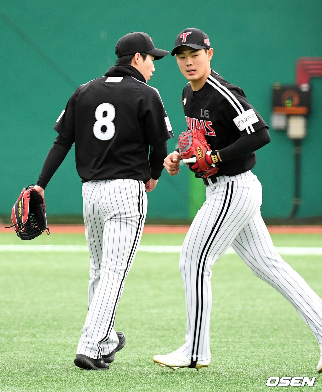 이주형, 이영빈이 수비 훈련을 하고 있다.  /jpenws@osen.co.kr