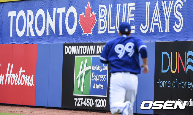 ] TD 봂파크에서 선발등판 앞둔 류현진이 몸을 풀고 있다.  /soul1014@osen.co.kr