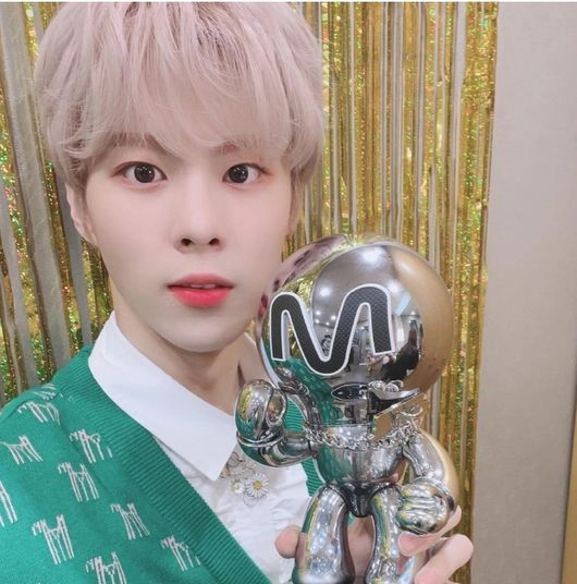 김우석
