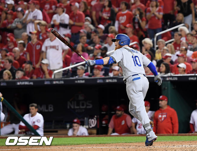 7일(한국시간) 미국 워싱턴 D.C. 내셔널스 파크에서  2019 MLB 포스트시즌 내셔널리그 디비전시리즈(NLDS) 워싱턴 내셔널스와 LA의 다저스의 3차전이 진행됐다.6회초 2사 1,2루에서 LA 저스틴 터너가 좌월 스리런 홈런을 치고 있다. /soul1014@osen.co.kr