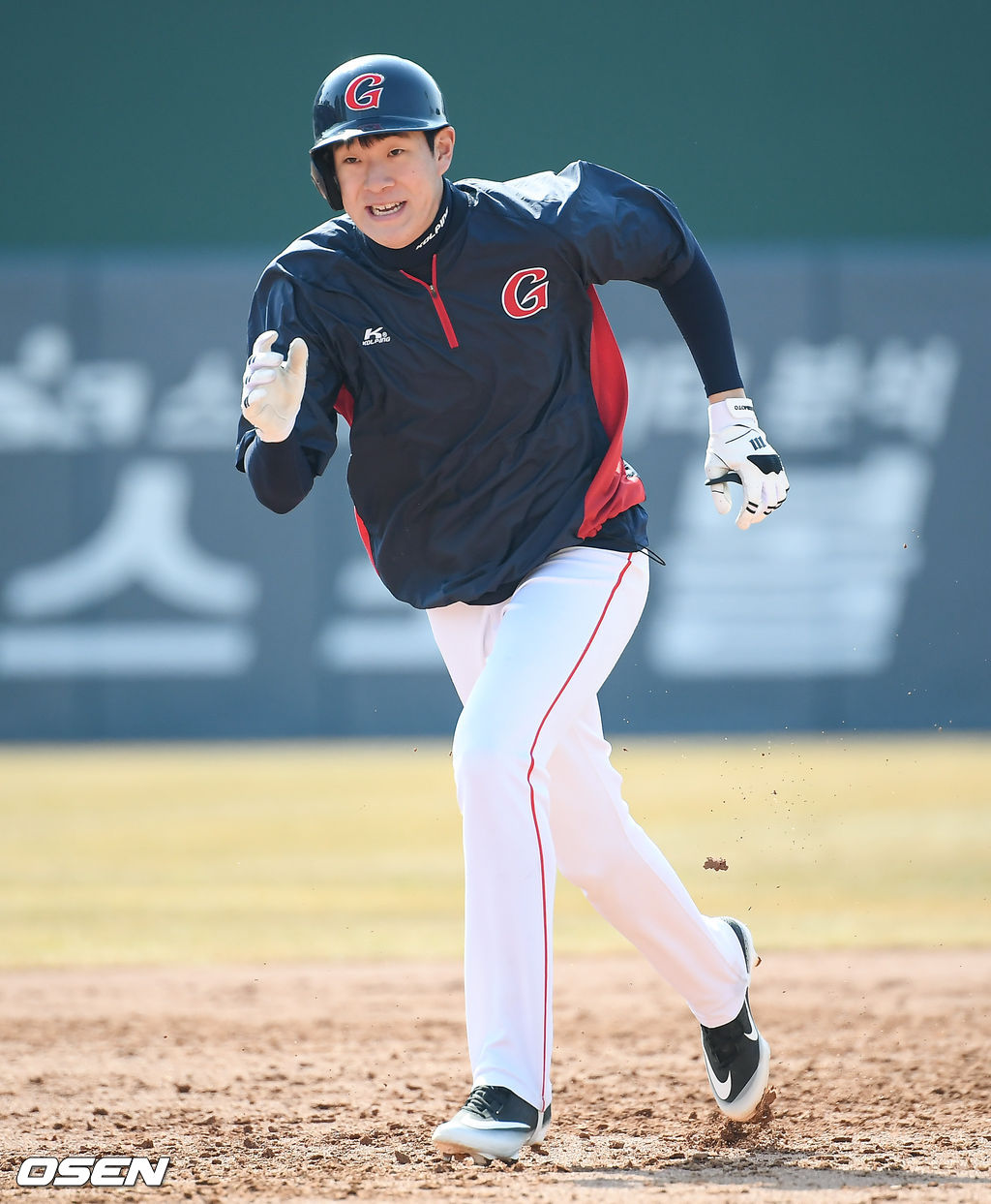 롯데 나승엽이 주루훈련을 하며 질주하고 있다. / soul1014@osen.co.kr