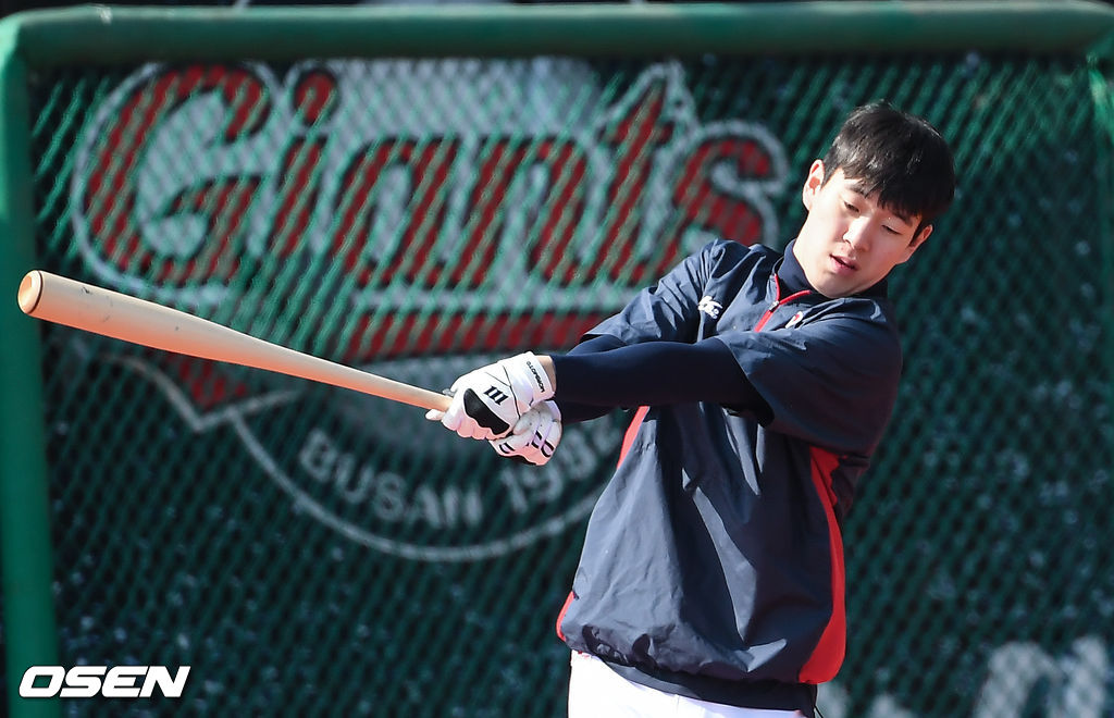 롯데 나승엽이 타격훈련을 하고 있다. / soul1014@osen.co.kr