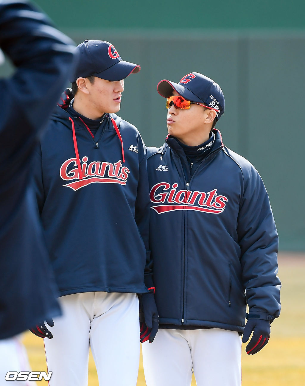 롯데 손아섭이 나승엽과 이야기를 나누고 있다.  / soul1014@osen.co.kr