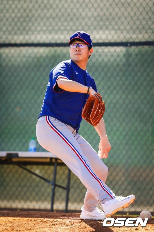  텍사스 레인저스의 초청선수로 스프링 캠프에 참가한 양현종이 26일 첫 불펜피칭을 소화했다.  /사진제공 Kelly Gavin, Texas Rangers 