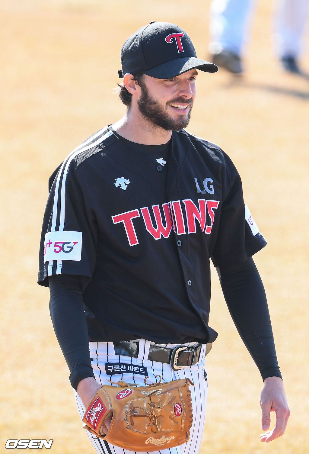 LG 수아레즈가 라이브 피칭을 마친뒤 마운드를 내려가고 있다.  / soul1014@osen.co.kr