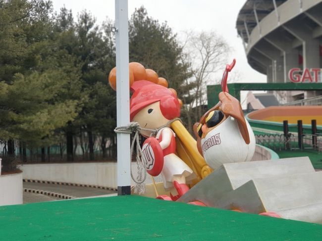 [사진] 방치된 SK 와이번스 마스코트 아테나 / mlbpark 사이트 