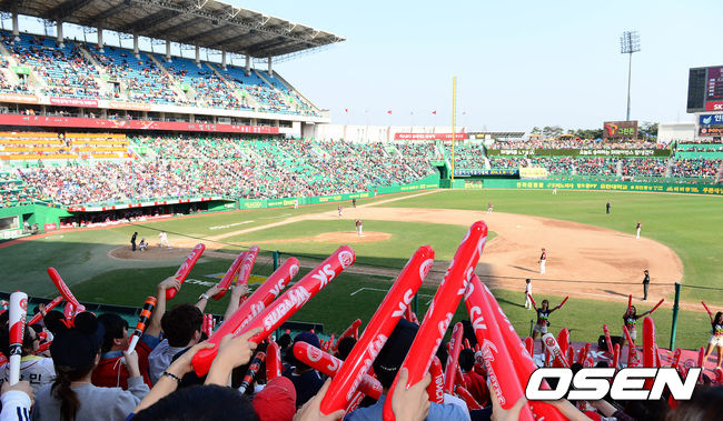 인천 문학구장.