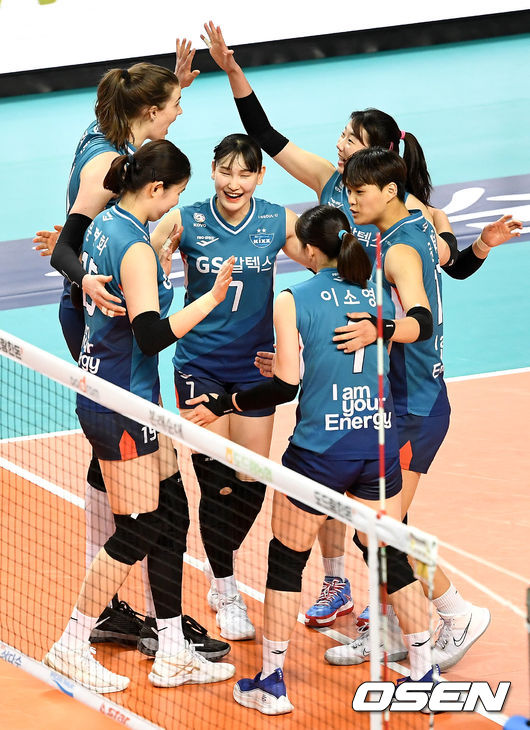 2세트, GS칼텍스 선수들이 득점에 기뻐하고 있다. / dreamer@osen.co.kr