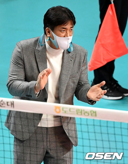 1세트, GS칼텍스 차상현 감독이 선수들을 격려하고 있다. / dreamer@osen.co.kr