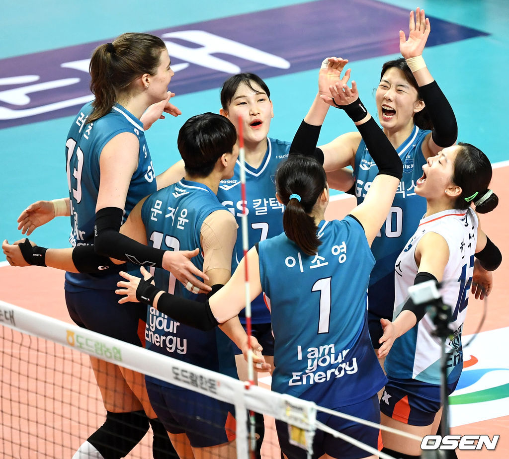 2세트, GS칼텍스 선수들이 득점에 기뻐하고 있다. / dreamer@osen.co.kr