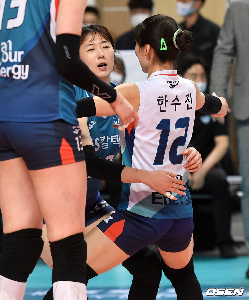 4세트 막판 GS칼텍스 강소휘와 한수진이 득점에 기뻐하고 있다. / dreamer@osen.co.kr