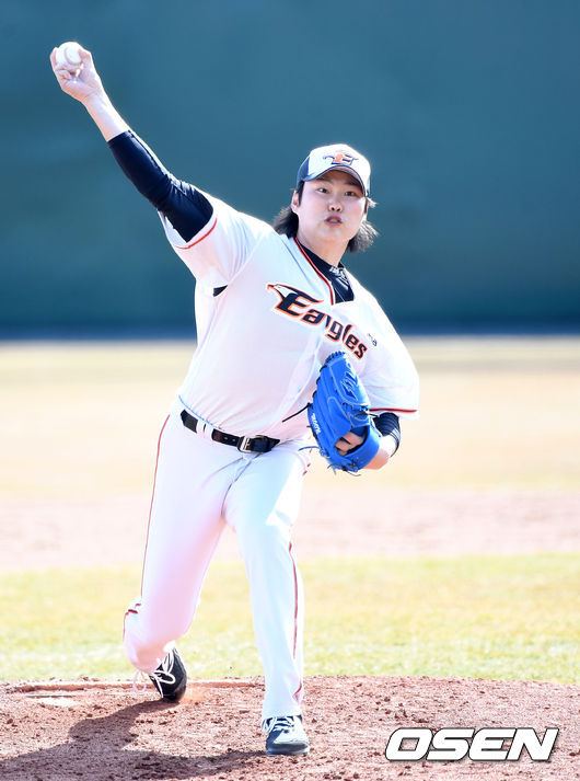 한화 문동욱이 역투하고 있다. /sunday@osen.co.kr