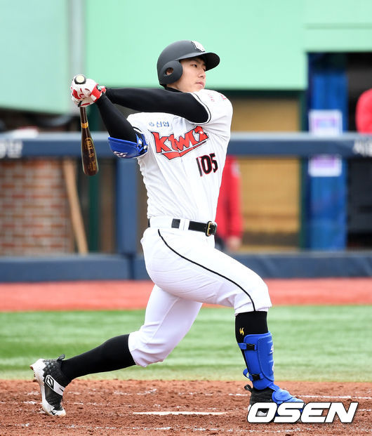 KT 위즈와 두산 베어스가 1일 울산 문수야구장에서 연습경기를 가졌다.4회 KT 김건형이 내야땅볼로 물러나고 있다. /sunday@osen.co.kr