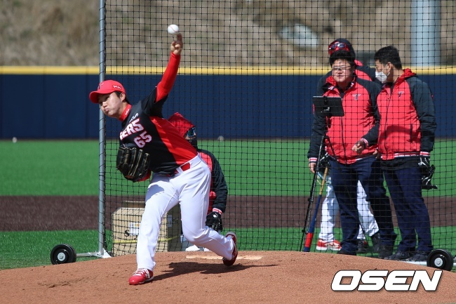 KIA 타이거즈 신인 장민기가 함평훈련장에서 라이브 피칭을 하고 있다./KIA 타이거즈 제공