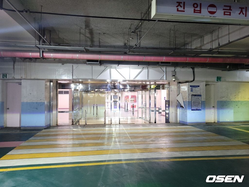 지하 주차장 입구에서도 SK 와이번스는 보이지 않는다. / knightjisu@osen.co.kr