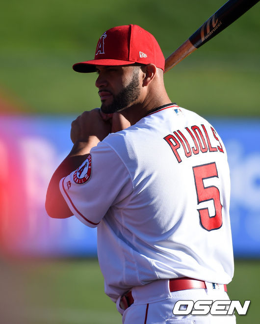 알버트 푸홀스가 훈련에 앞서 진행된 포토데이에 포즈를 취하고 있다. /jpnews@osen.co.kr