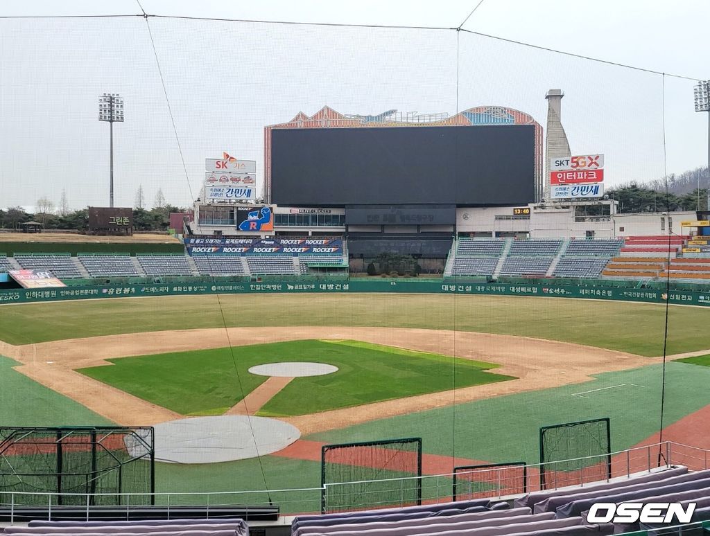 인천 야구장 빅보드에서 SK 와이번스가 빠졌다. / knightjisu@osen.co.kr